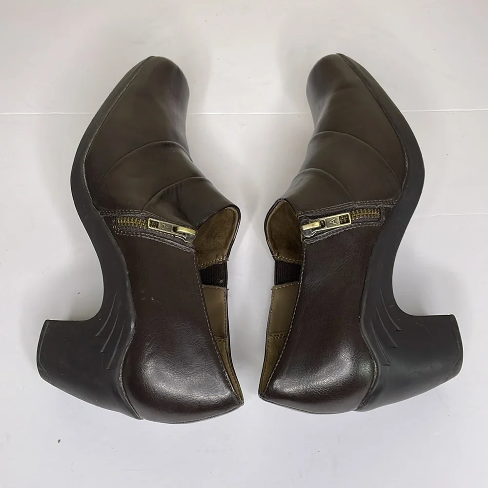 AEROSOLES Shoe Bootie Brown Vegan Leather BUZZ SAW Cushioned Insole Comfort 9M